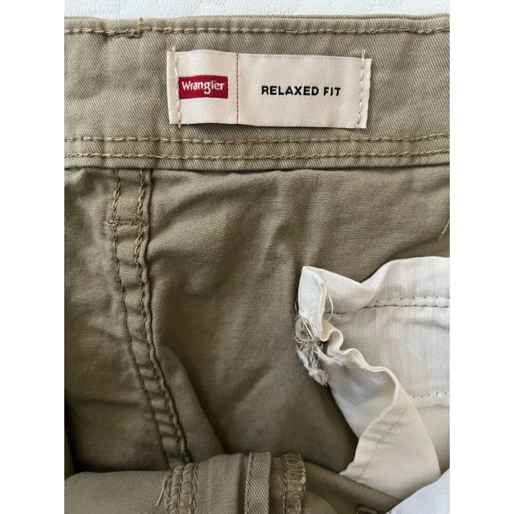 Men's Wrangler Cargo Pants Stretch New KHAKI Relaxed Fit Straight Leg SIZE 36x30